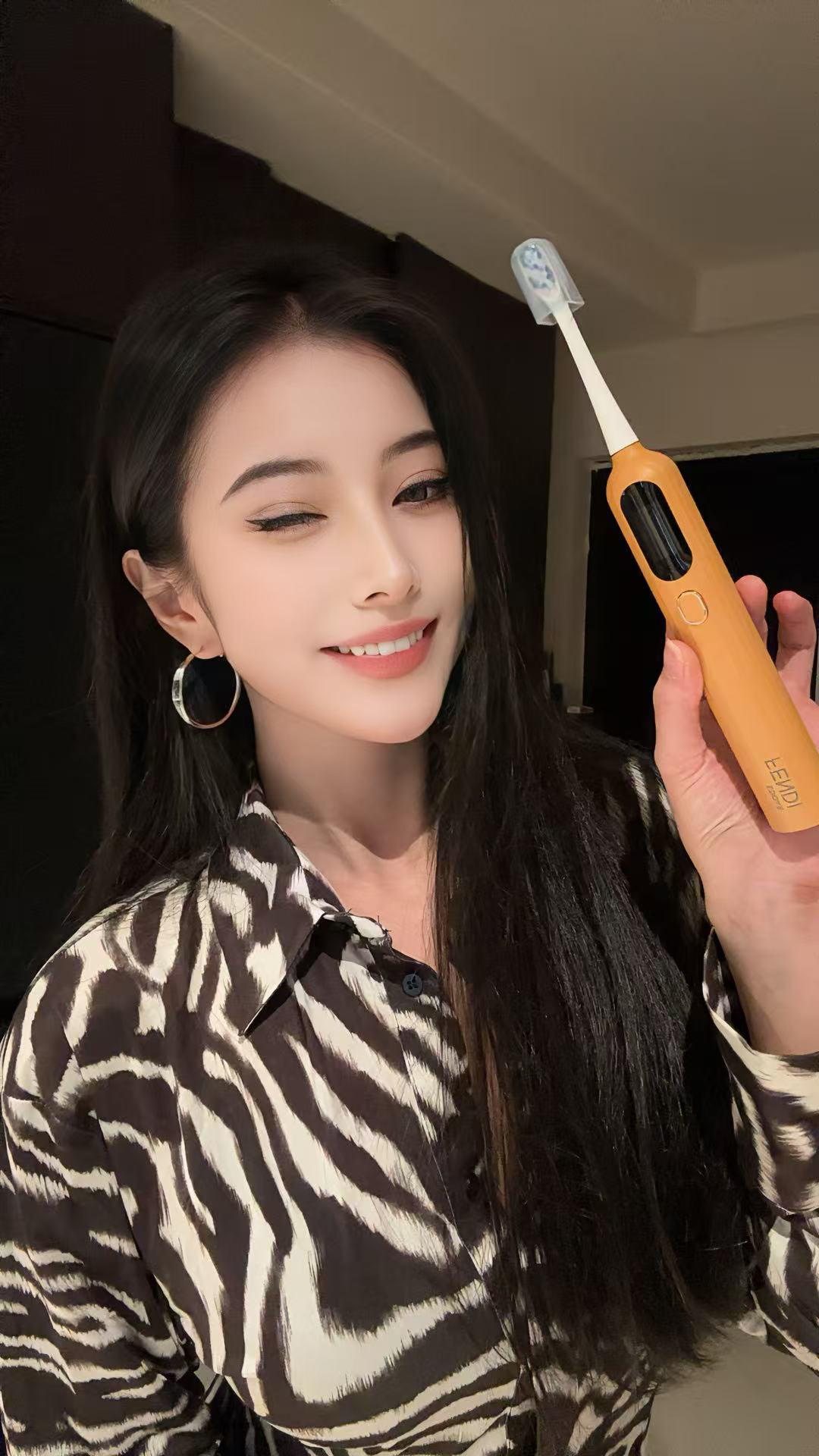 Fe--ndi Electric Toothbrush Gift Set