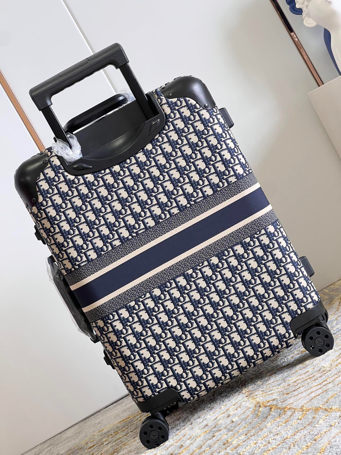 DR premium travel suitcases