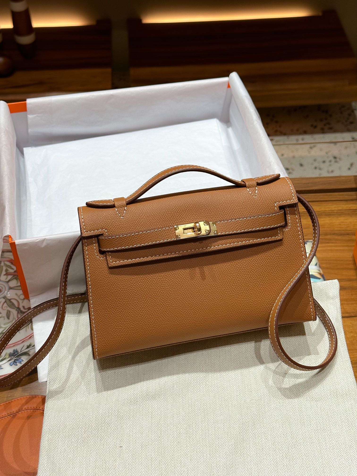 Herthtmes  Epsom Kelly Pochette Clutch