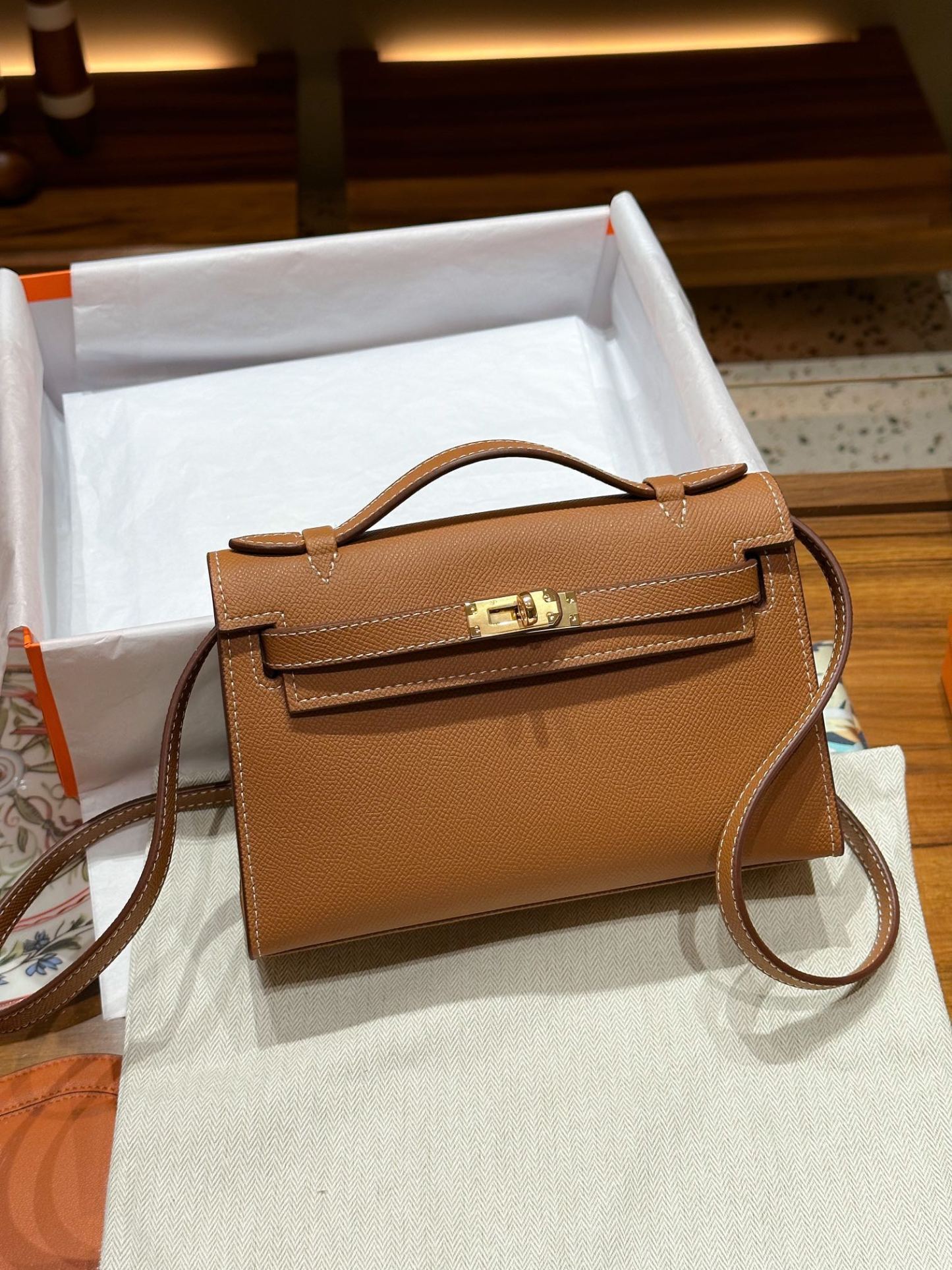 Herthtmes  Epsom Kelly Pochette Clutch