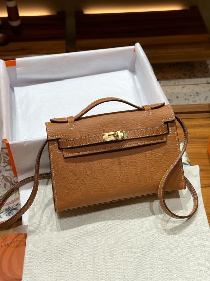 Herthtmes  Epsom Kelly Pochette Clutch