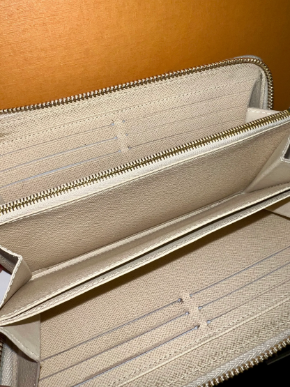 A08 purse