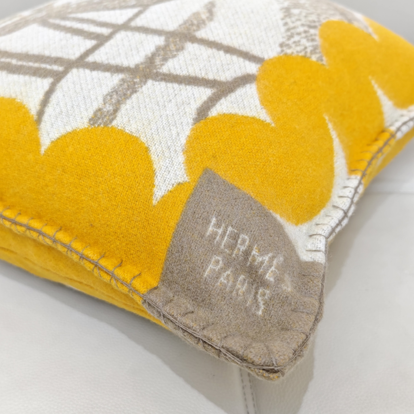 Herthtmès New Cashmere Blanket [Cheval Joker Cushion/Throw Pillow]