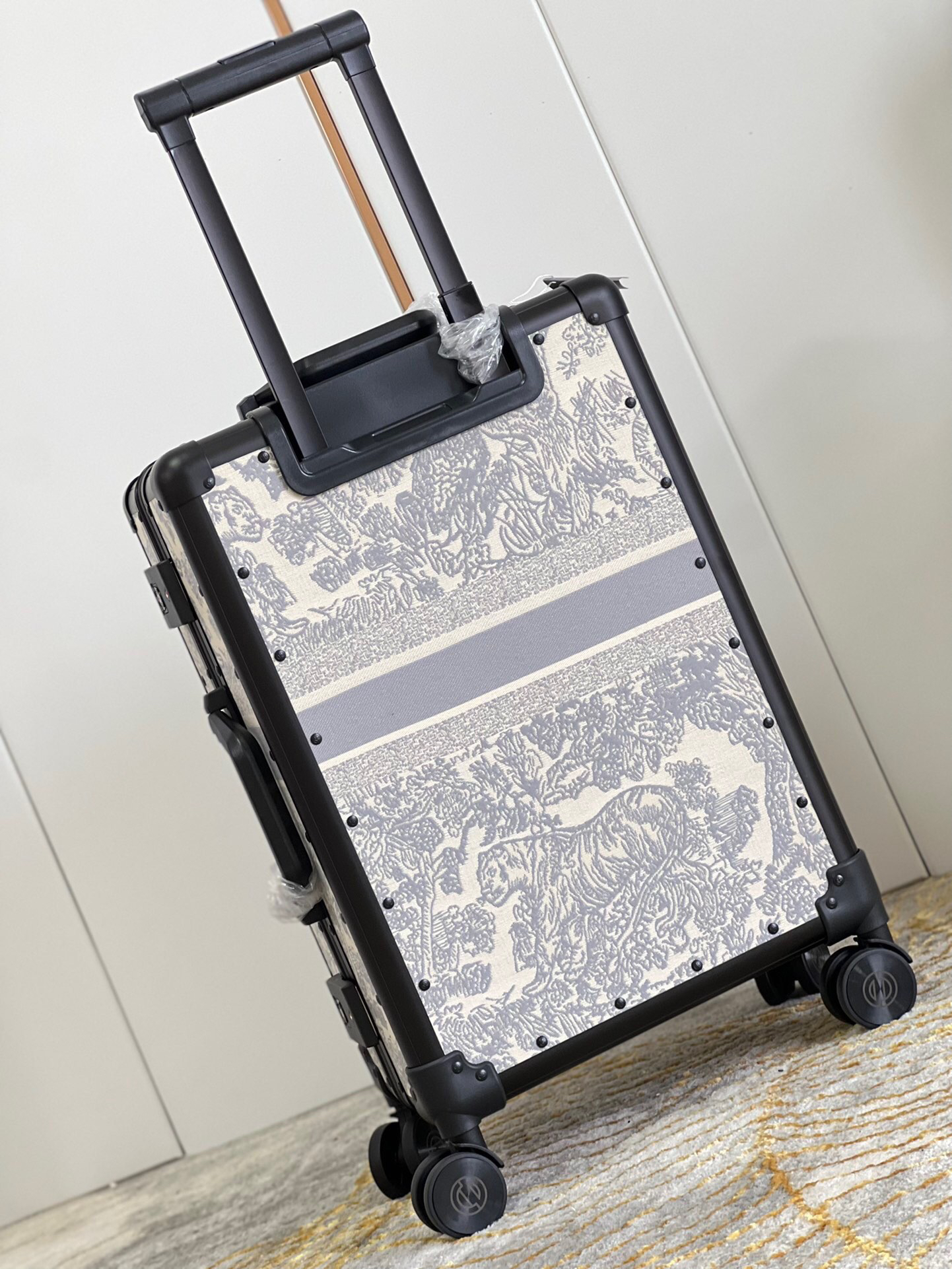 DR premium travel suitcases