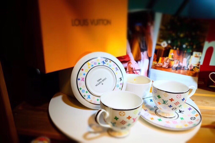 Lothtuis Vuthtitton Coffee Mug Gift Set (2 cups, 2 saucers)