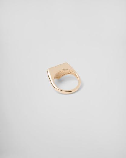 Eternal Gold signet ring in yellow gold