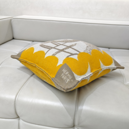 Herthtmès New Cashmere Blanket [Cheval Joker Cushion/Throw Pillow]