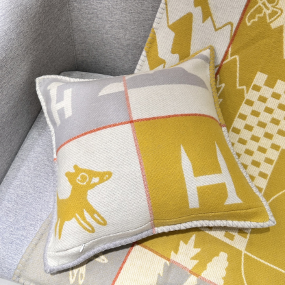 Herthtmès Throw Pillow ➿