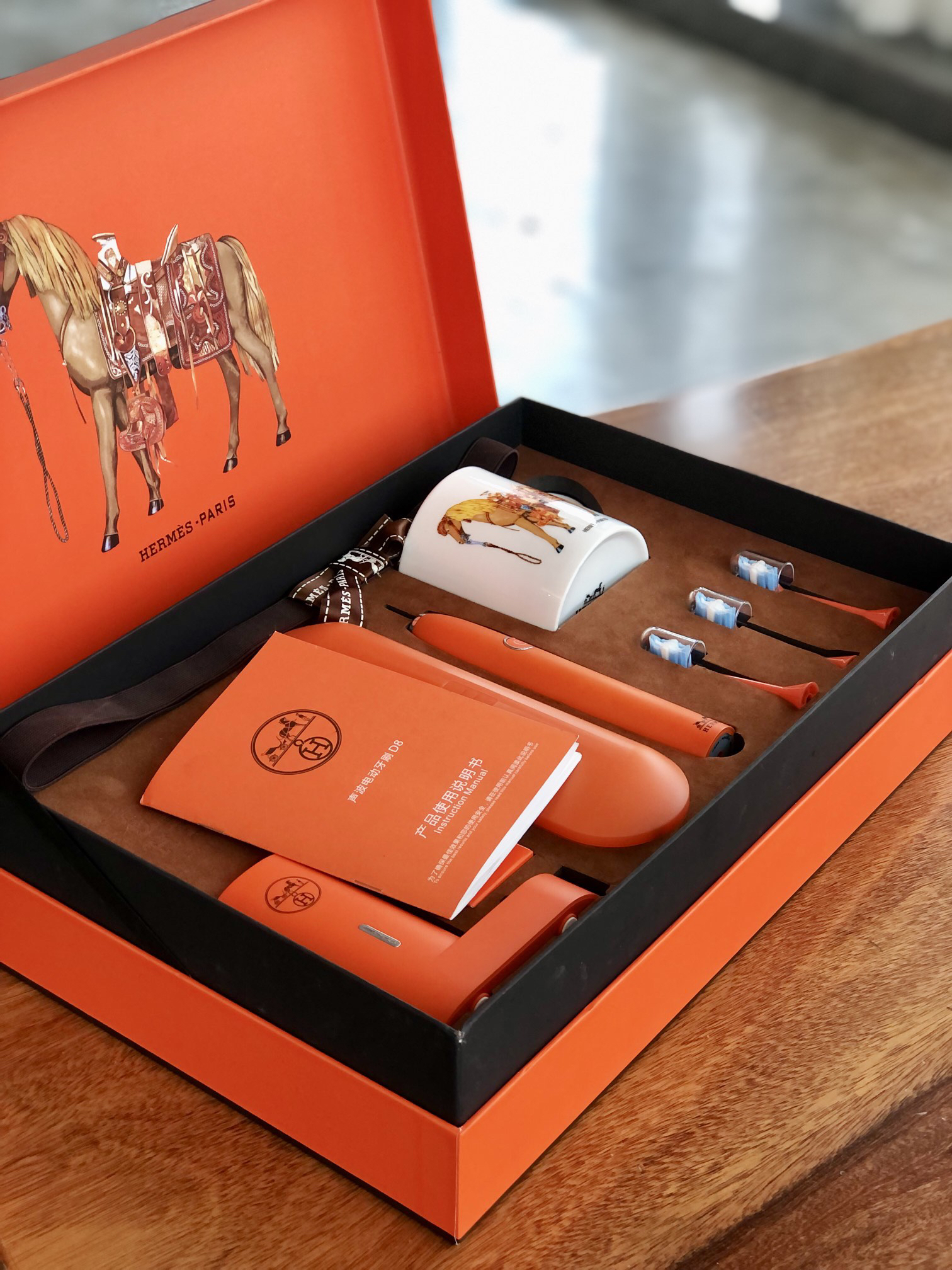 Her--mes Electric Toothbrush Gift Set