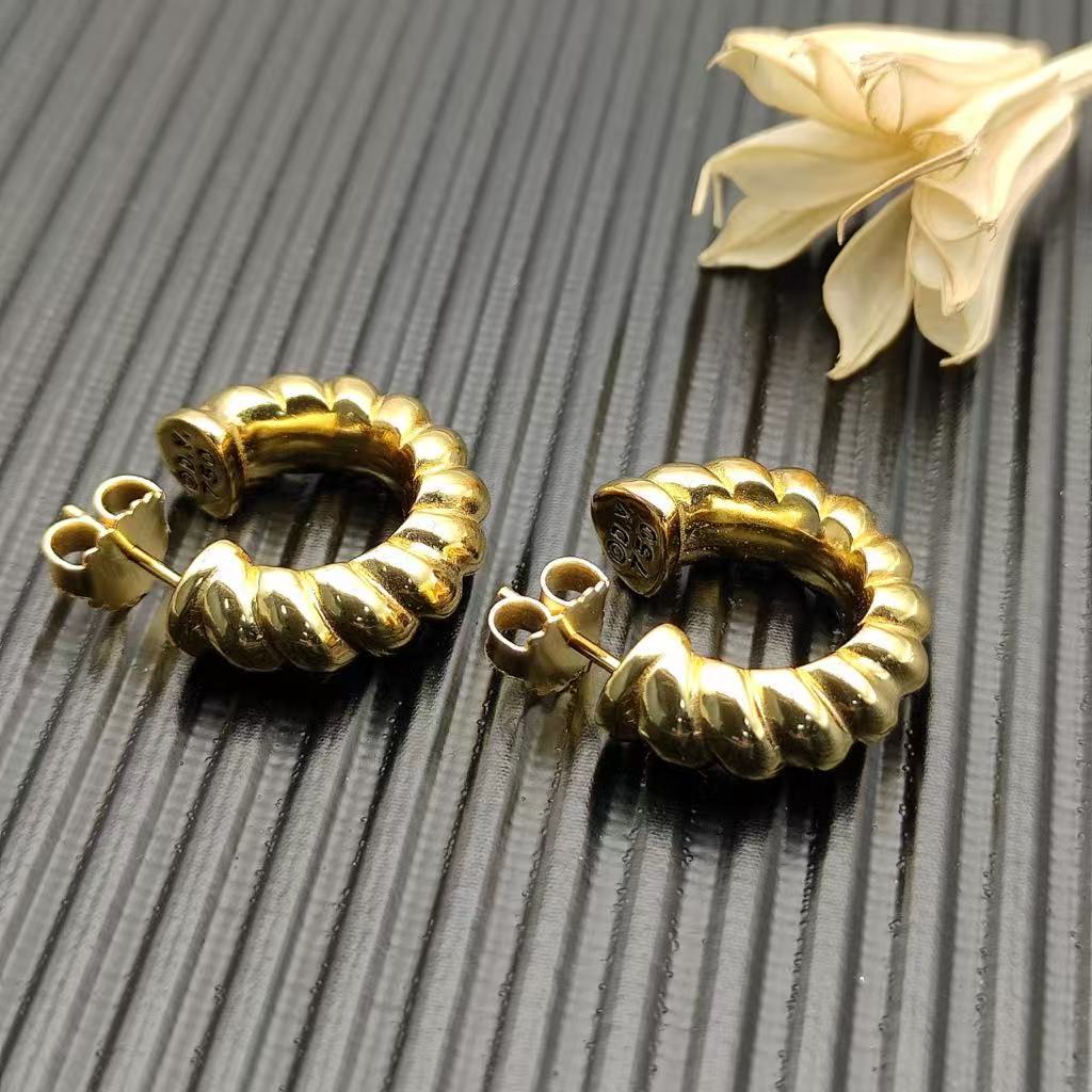 Sculpted Cable Shrimp Earrings 18K Yellow Gold , 20.5mm