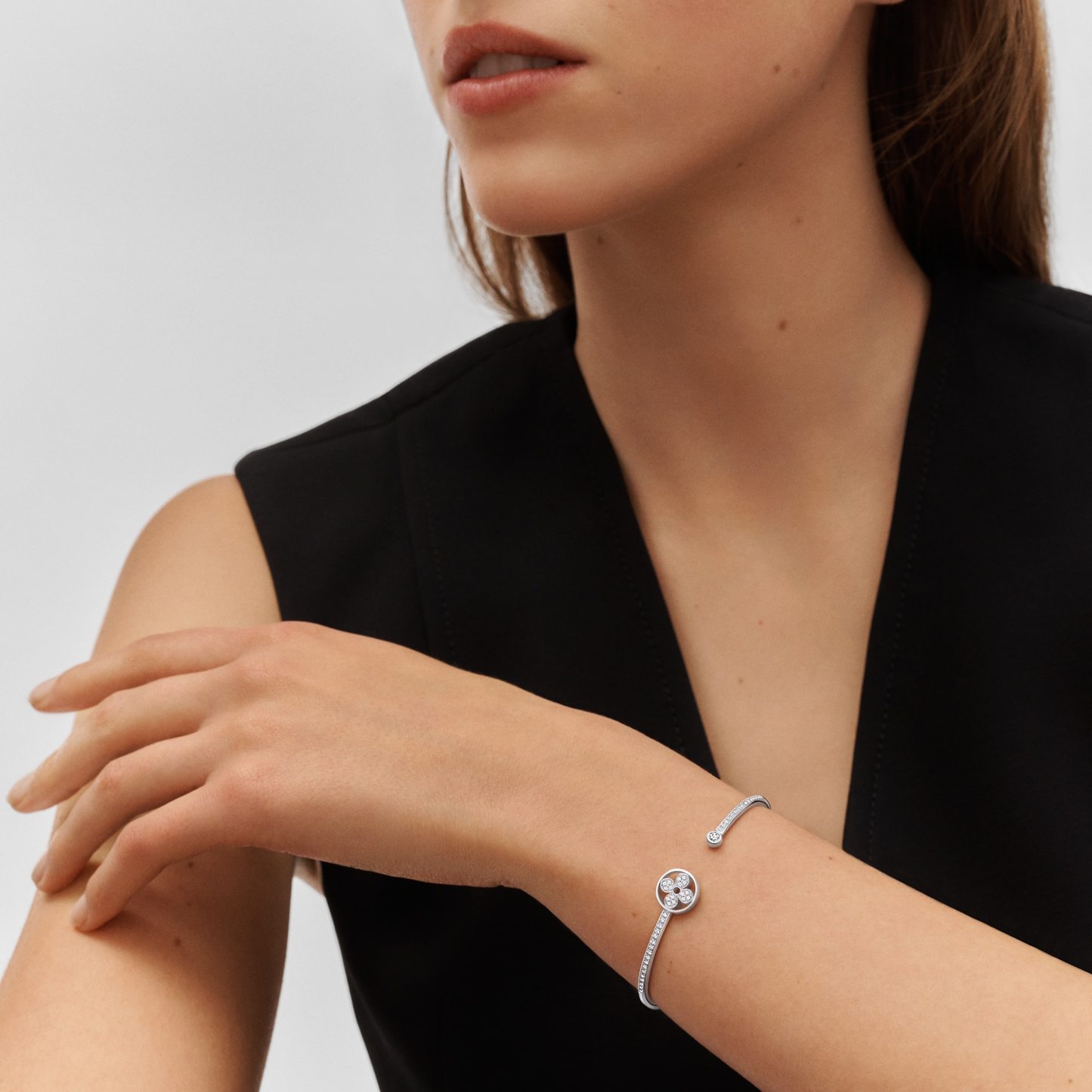 Idylle Blossom Twist Bracelet, White Gold And Diamonds