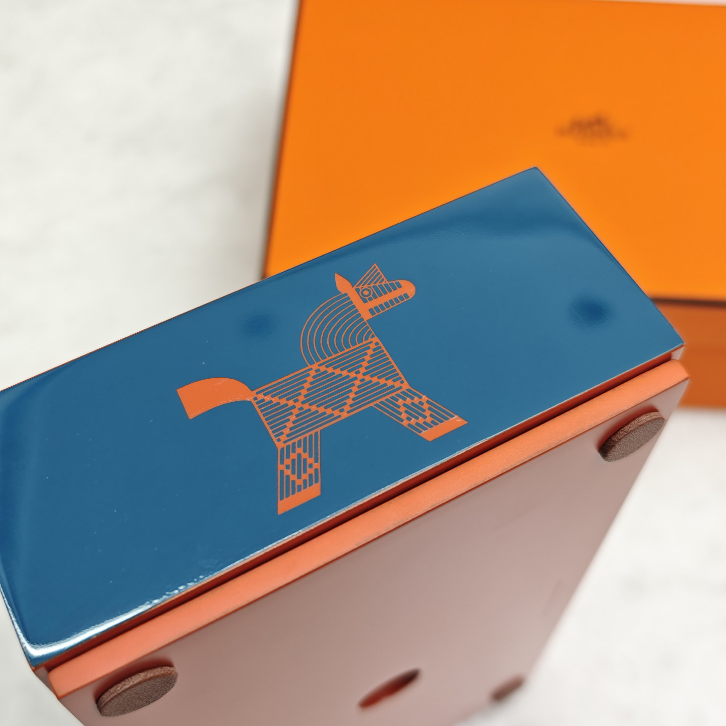 He--rmès hand-lacquered and carved wooden tissue box