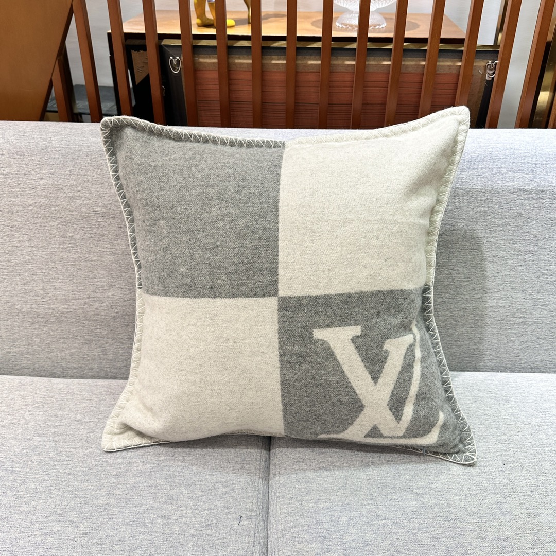 Lothtuis Vuthtitton CHECKMATE Cushion / Throw Pillow