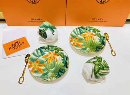 Hethtrmès hand-painted gold-decorated 2 cups and 2 butterflies