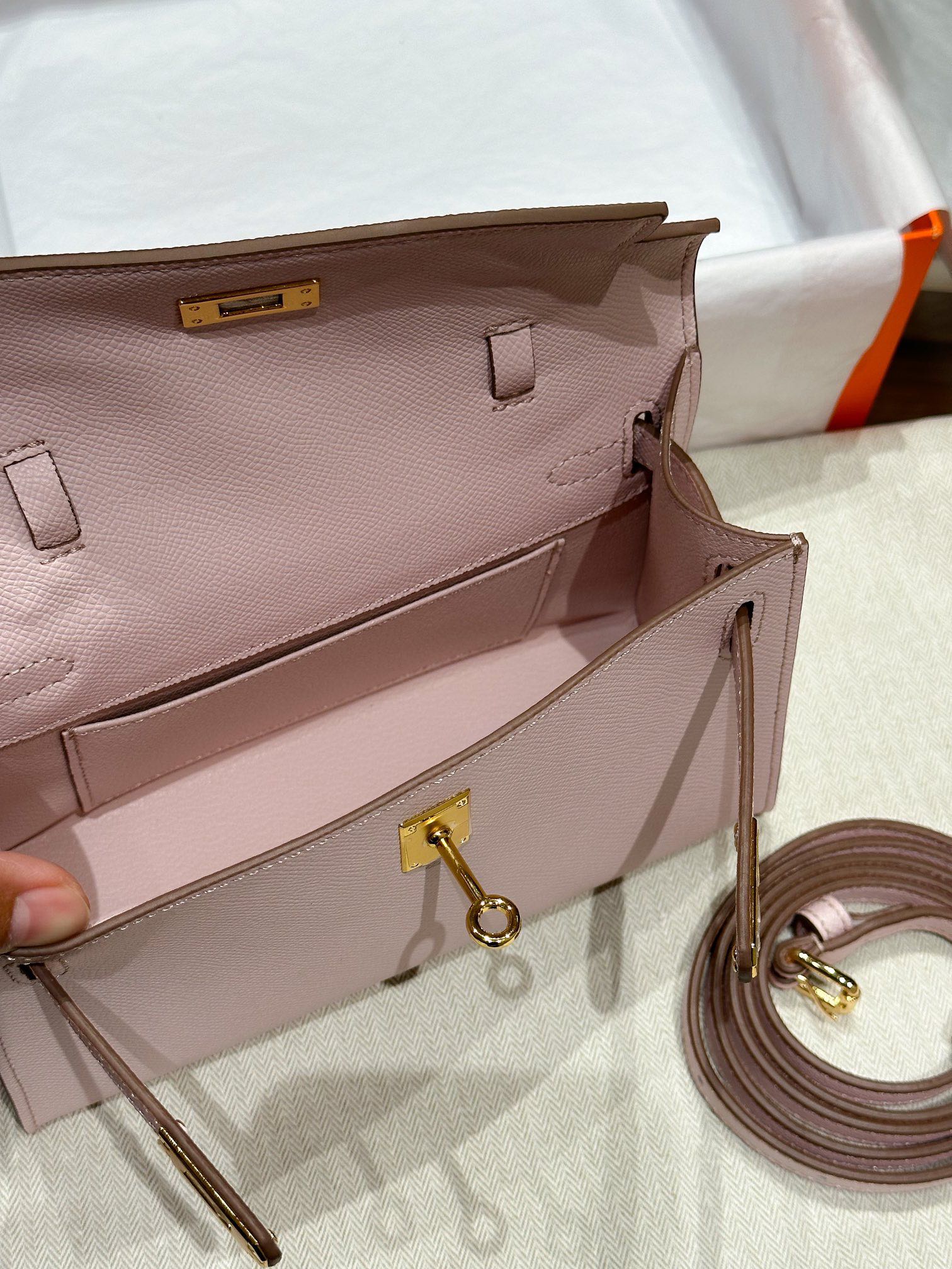 Herthtmes  Epsom Kelly Pochette Clutch