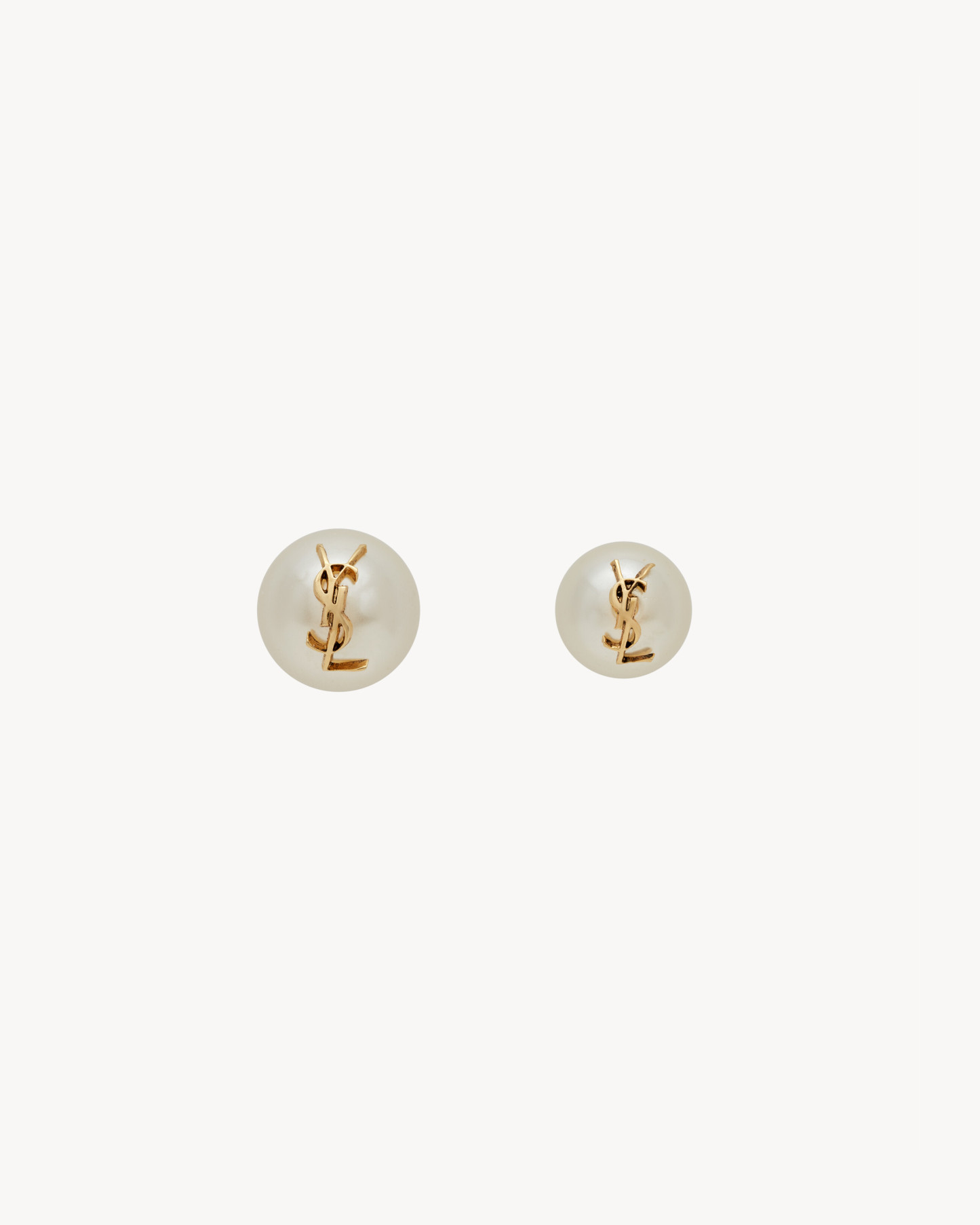 CASSANDRE pearl earrings in metal