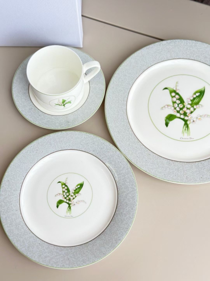 Dithtor Lily of the Valley Collection: Premium Four-Piece Cup and Saucer Set