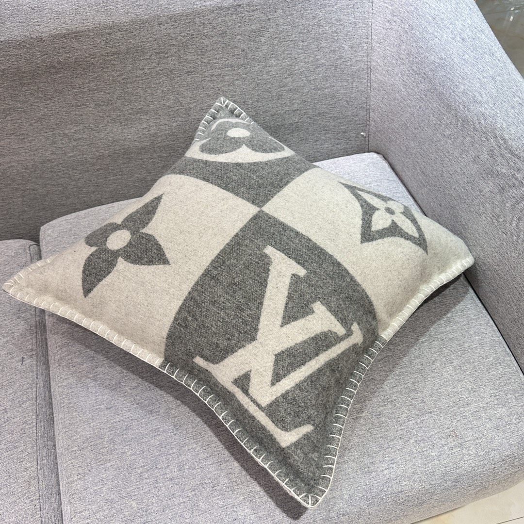 Lothtuis Vuthtitton CHECKMATE Cushion / Throw Pillow