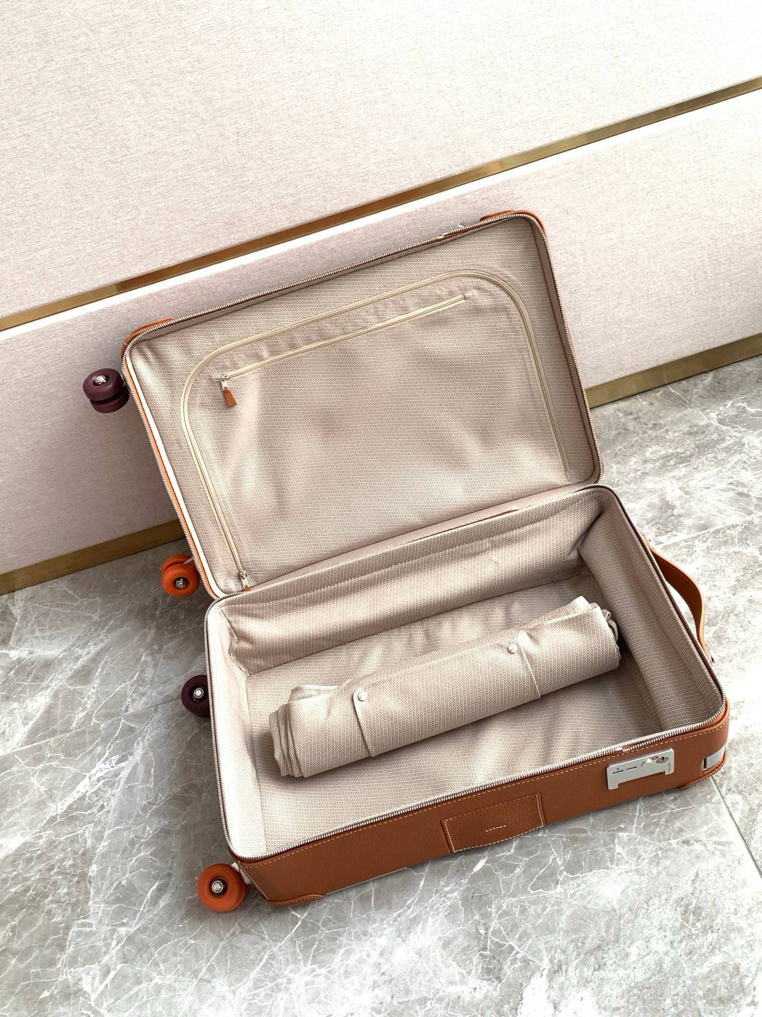HRS High-End Travel Suitcase
