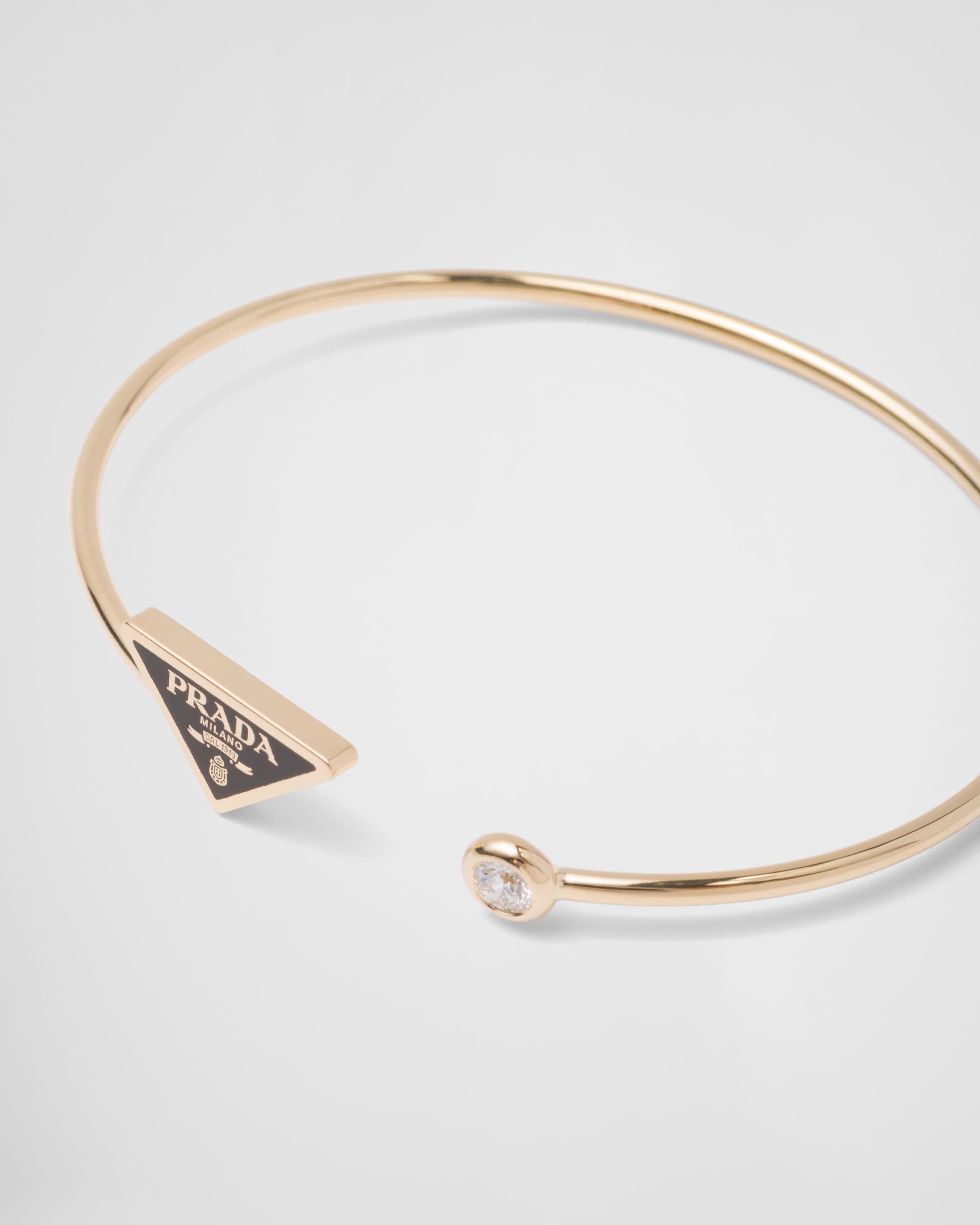 Eternal Gold bangle bracelet in yellow gold with diamond