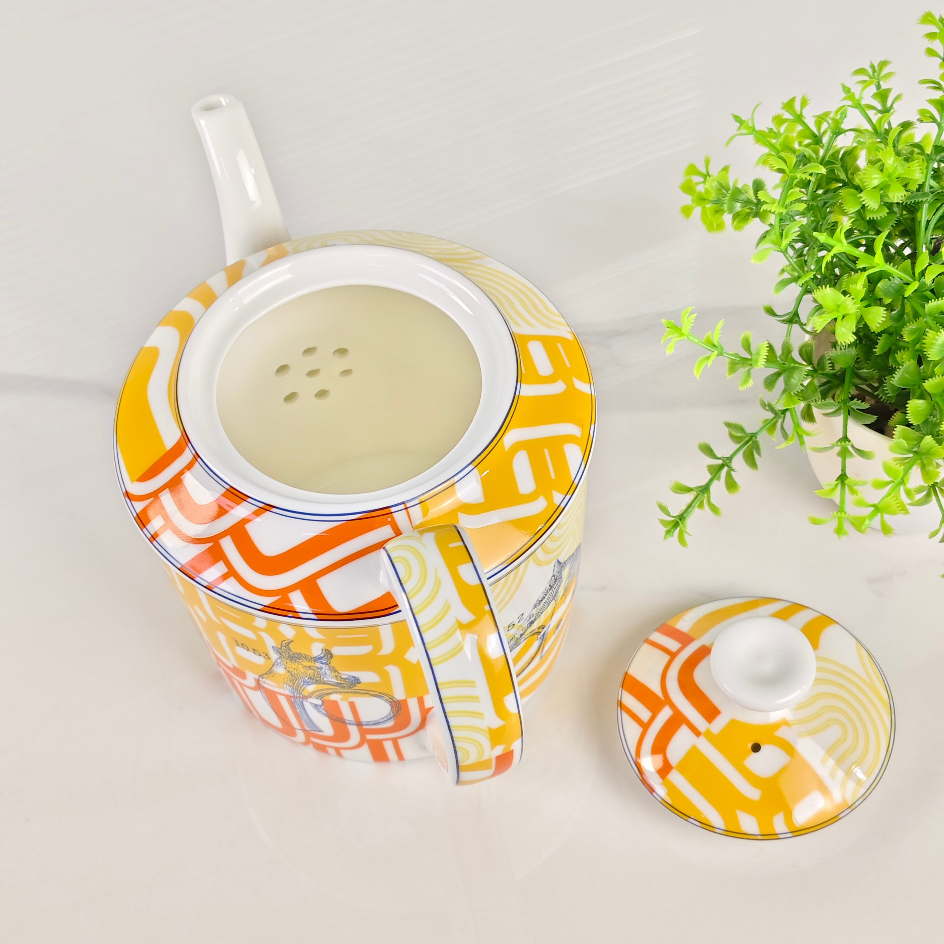 New Arrival 🔥 Hethtrmès Yellow Base Number Horse Teapot with Double Cups and Saucers