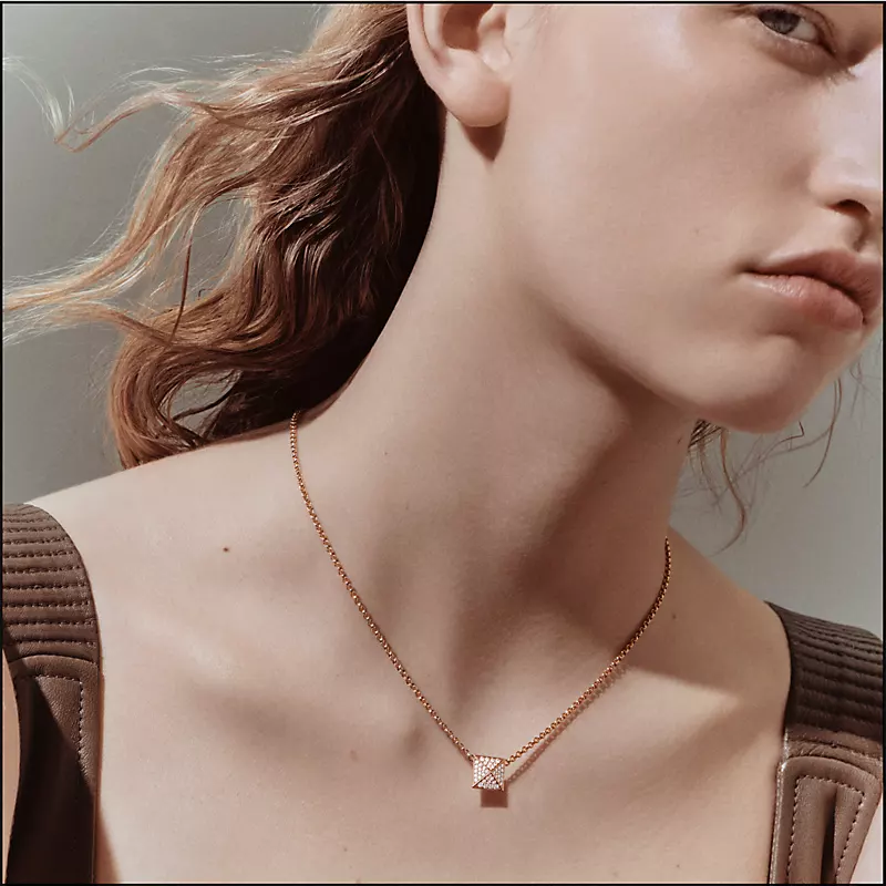 Herthtmès Clou d'H pendant, medium model