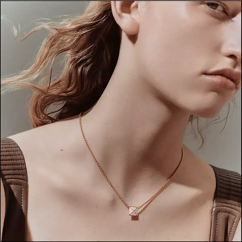 Herthtmès Clou d'H pendant, medium model