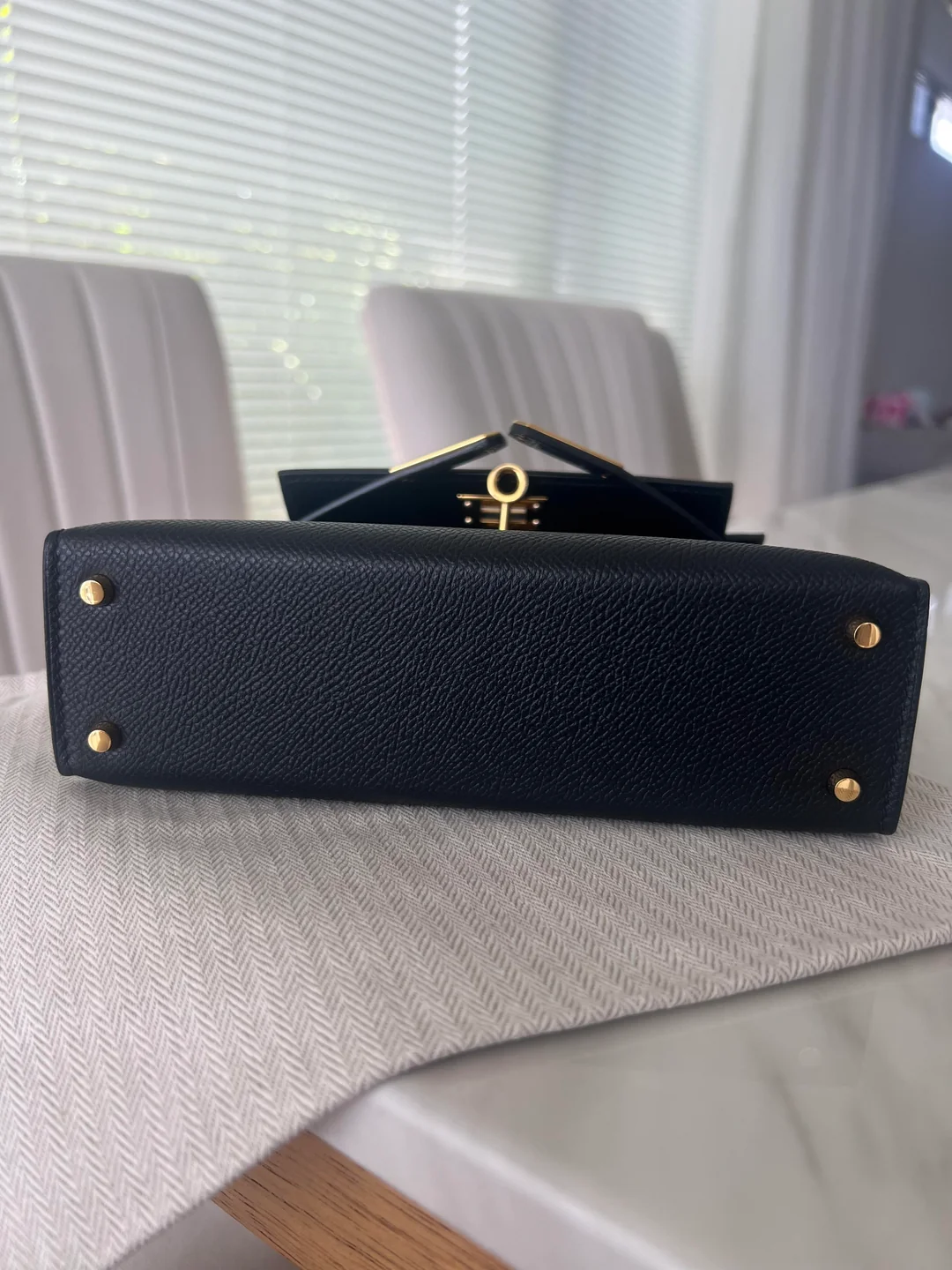 Kelly 20 Epsom Noir Gold Hardware