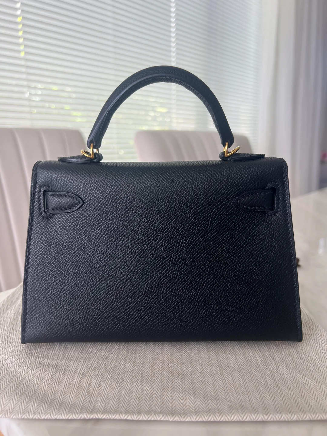 Kelly 20 Epsom Noir Gold Hardware