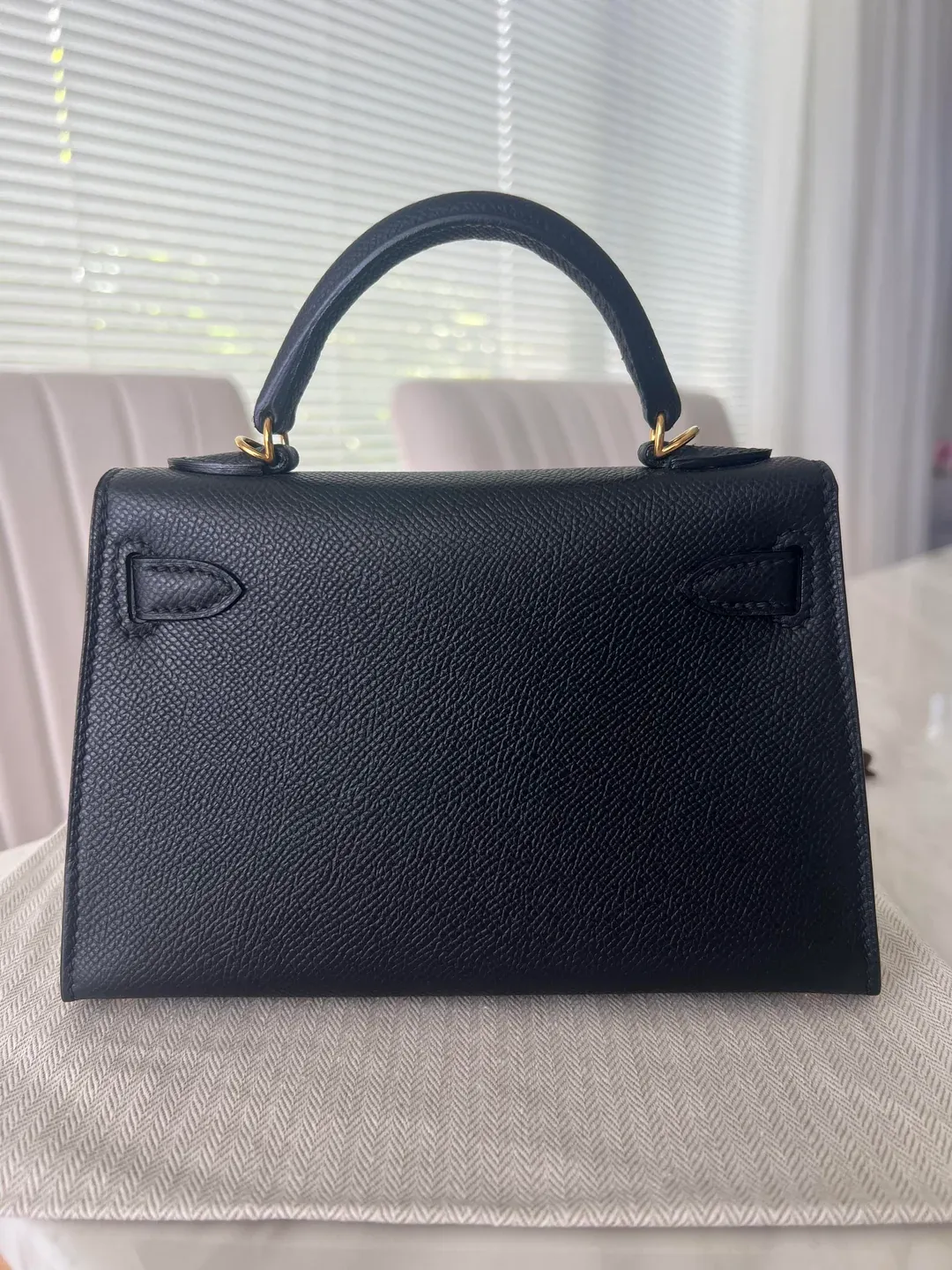 Kelly 20 Epsom Noir Gold Hardware