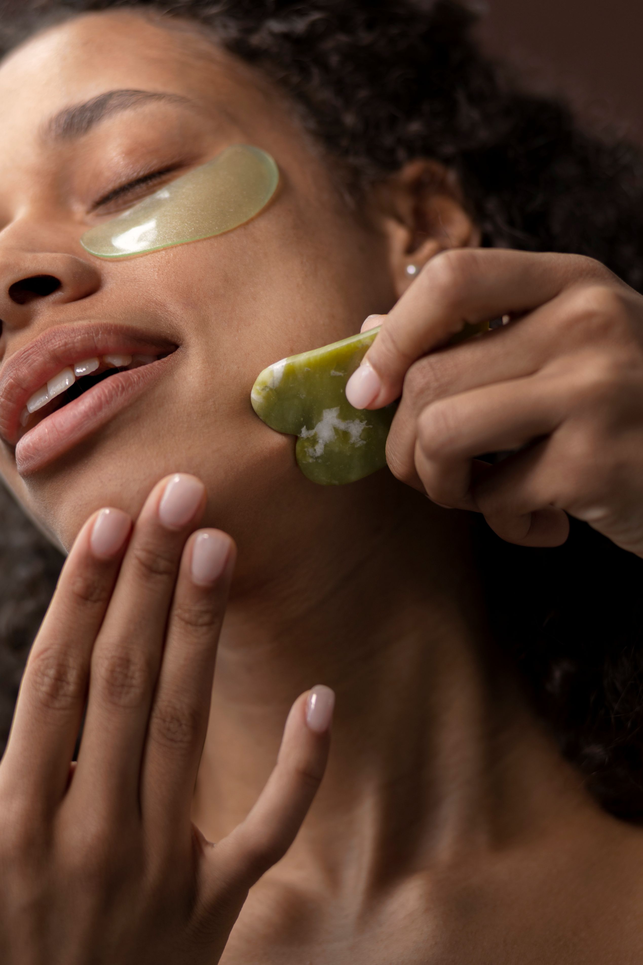 Jade gua sha tool detail