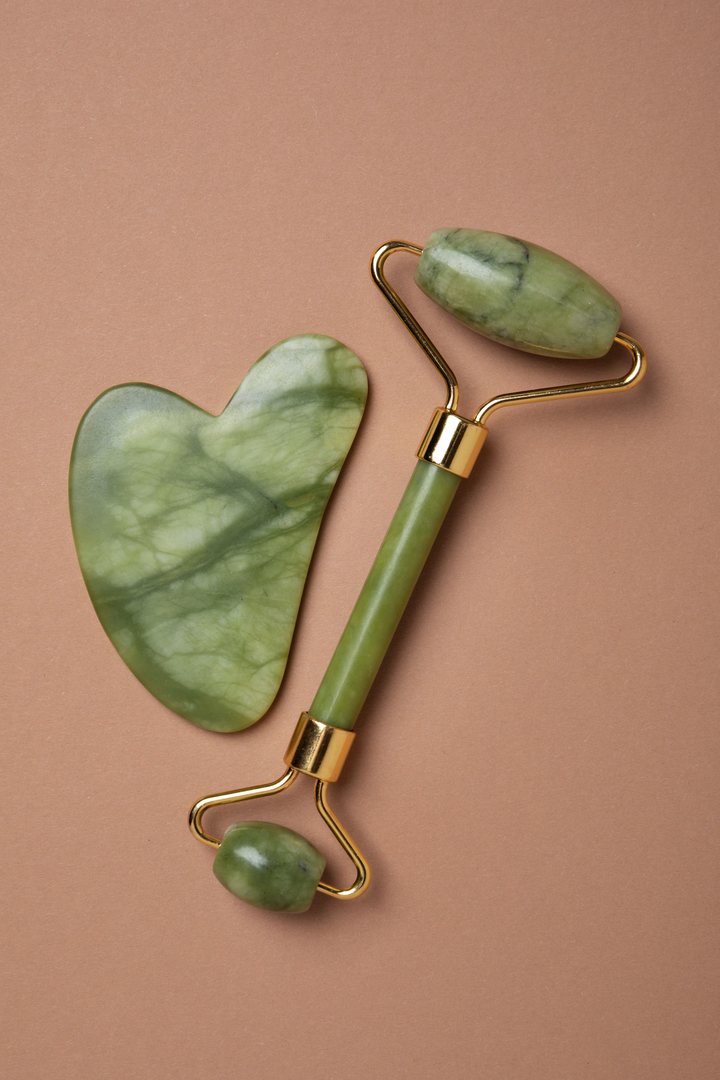 Jade gua sha tool detail
