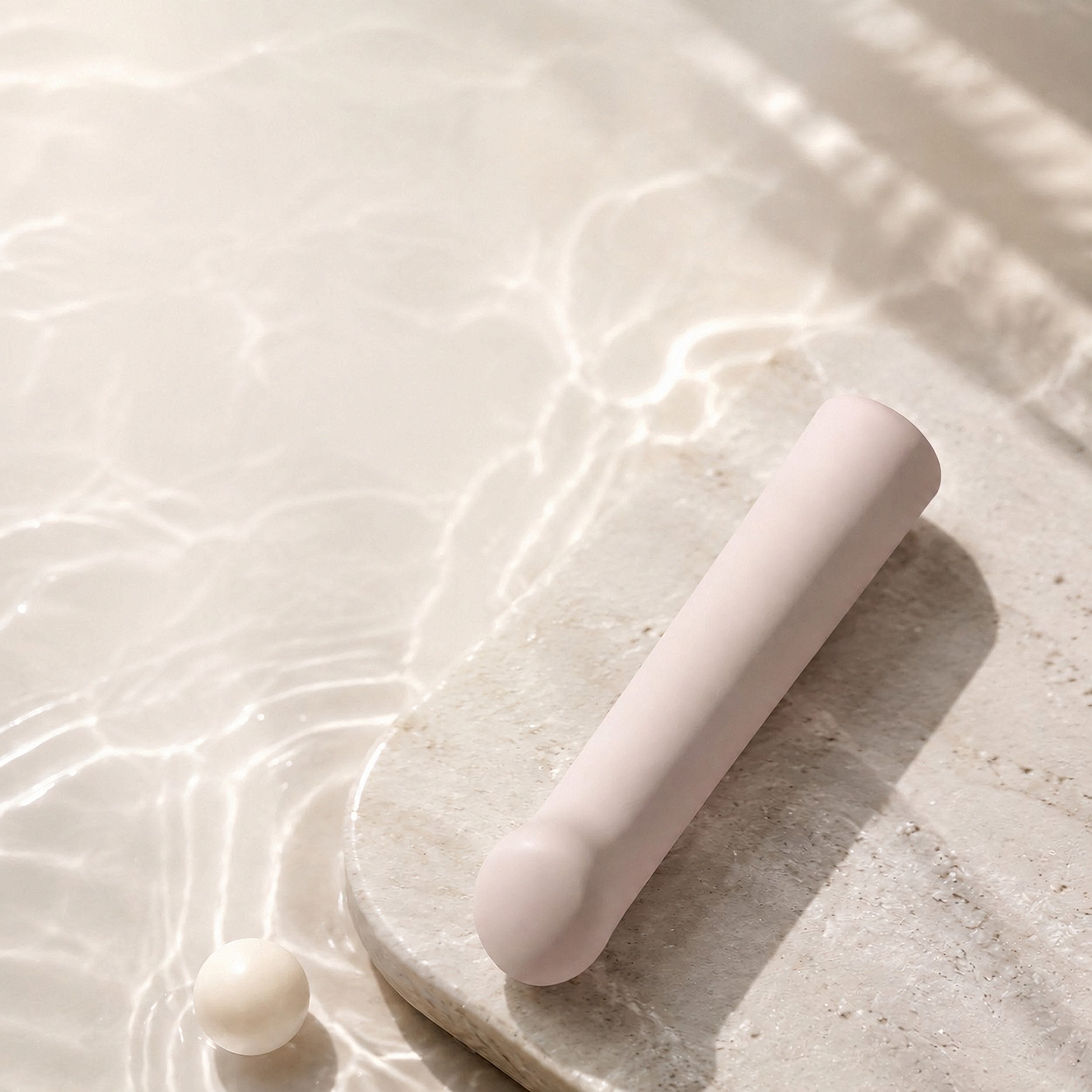 Envy vibrator beside a graphic showing ten vibration patterns