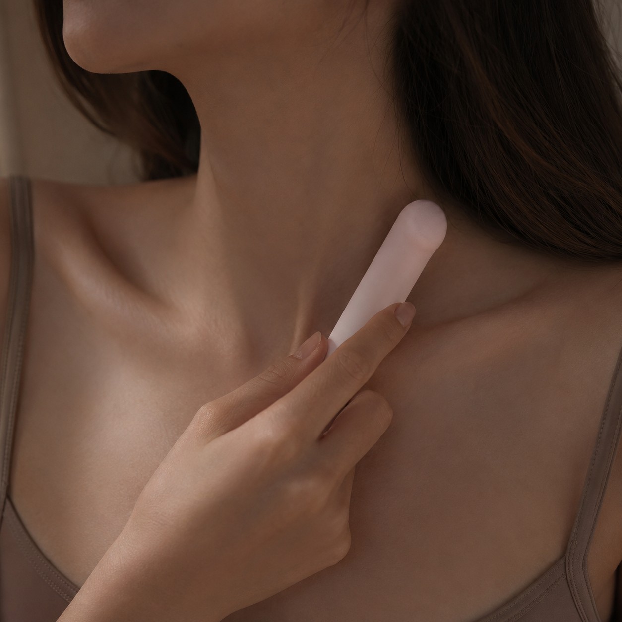 Envy vibrator shown with a soft water detail