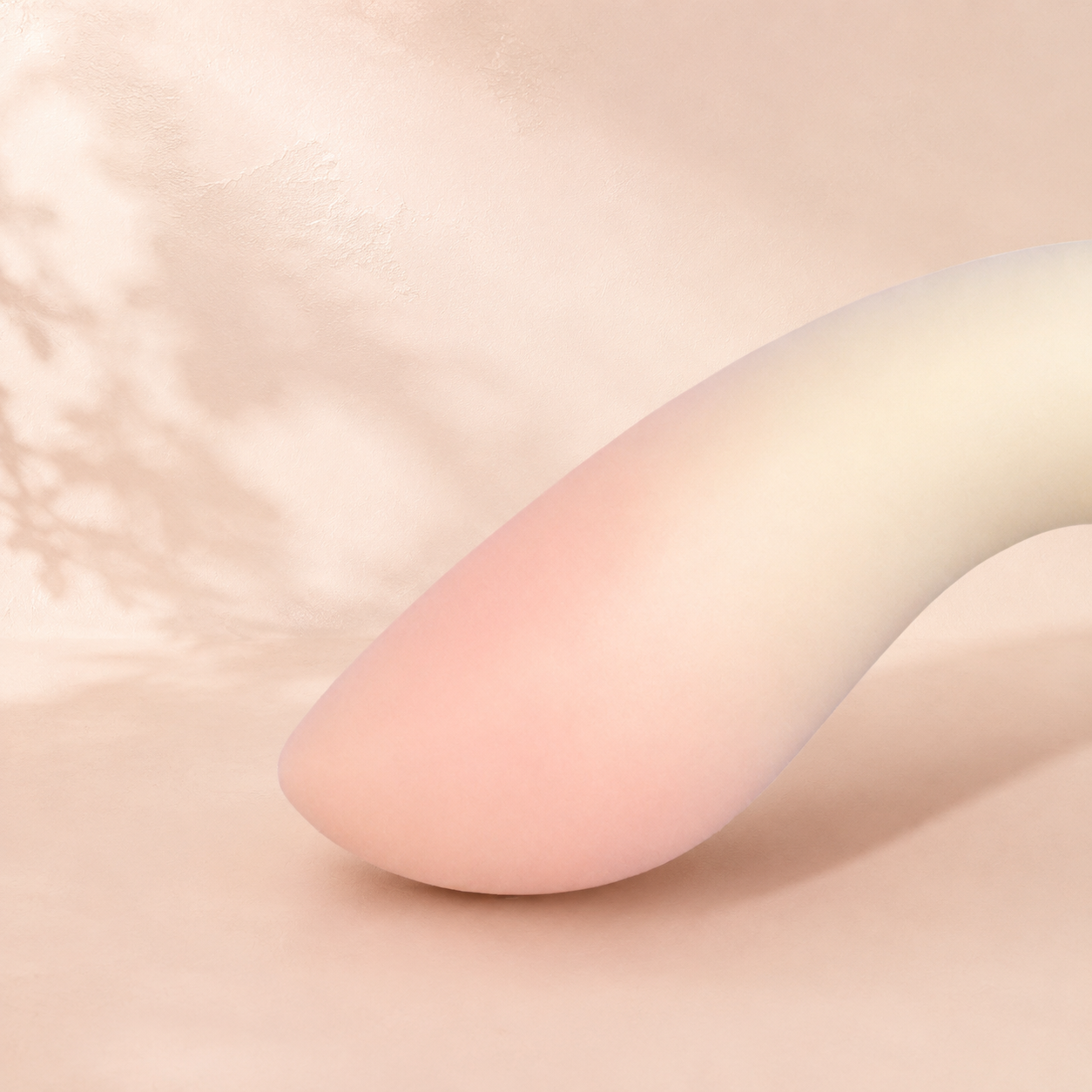 Luna Bloom curved G-spot vibrating wand