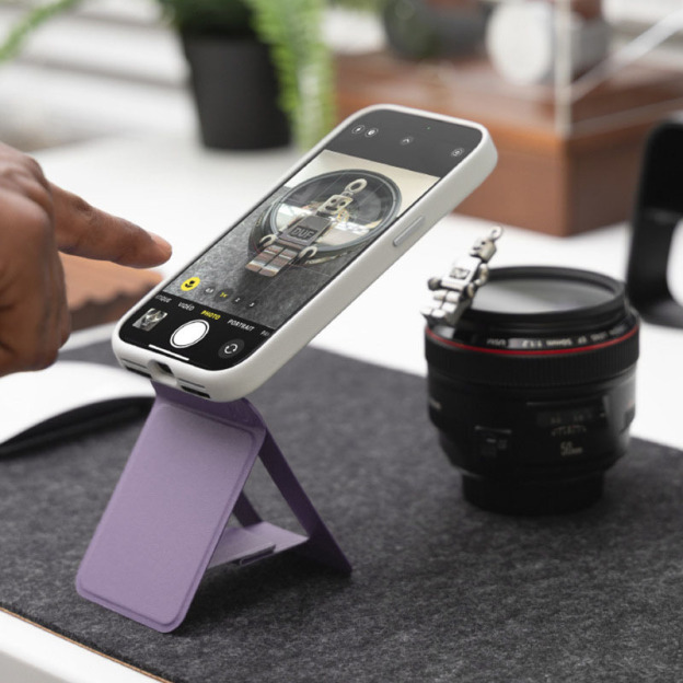 iPhone Magnetic Phone Stand
