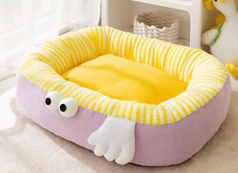 Designed specifically for pet habits, a thick and open-style dog house