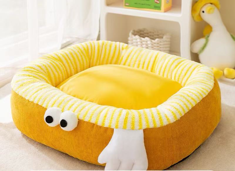 Designed specifically for pet habits, a thick and open-style dog house