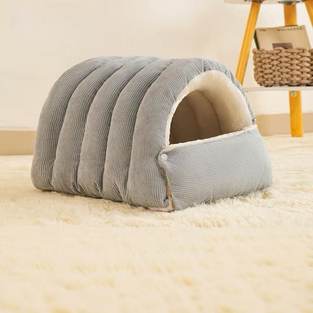Enclosed pet bed