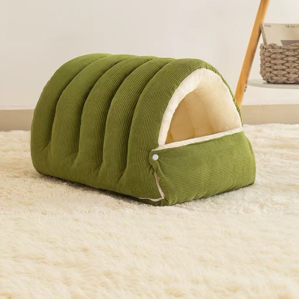 Enclosed pet bed
