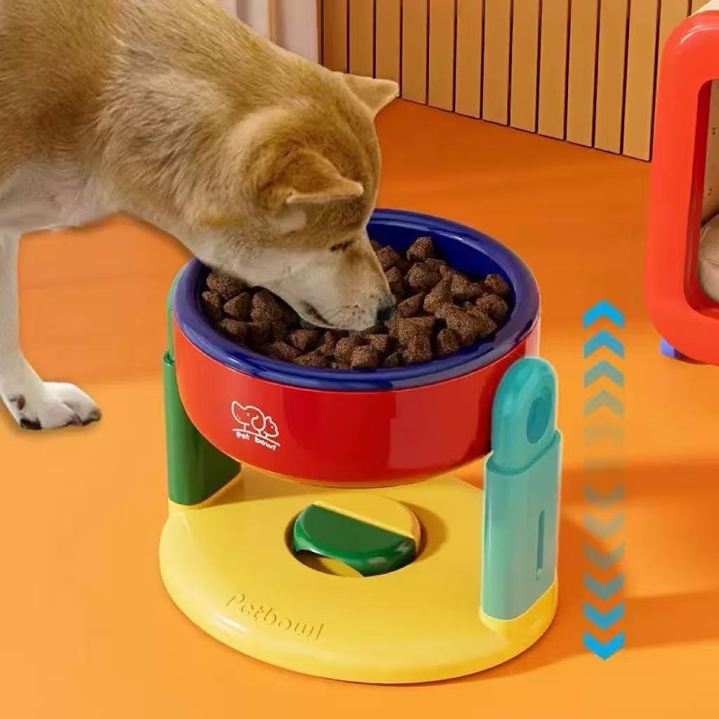Adjustable pet bowl