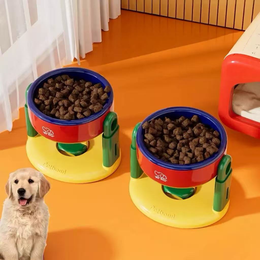 Adjustable pet bowl