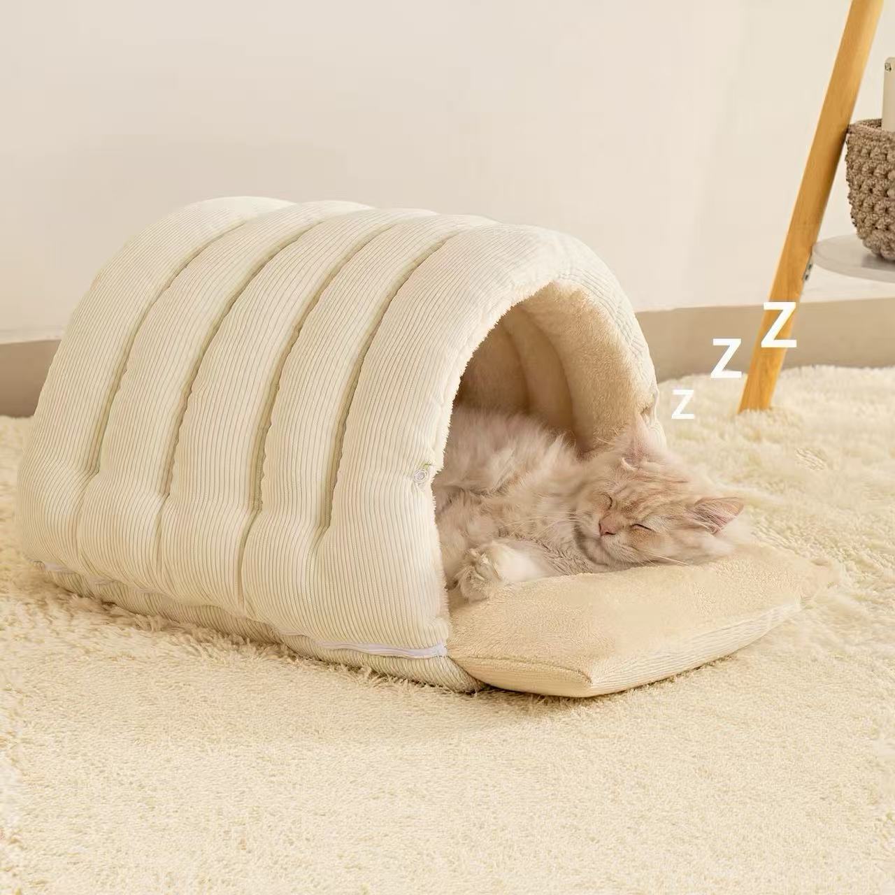 Enclosed pet bed