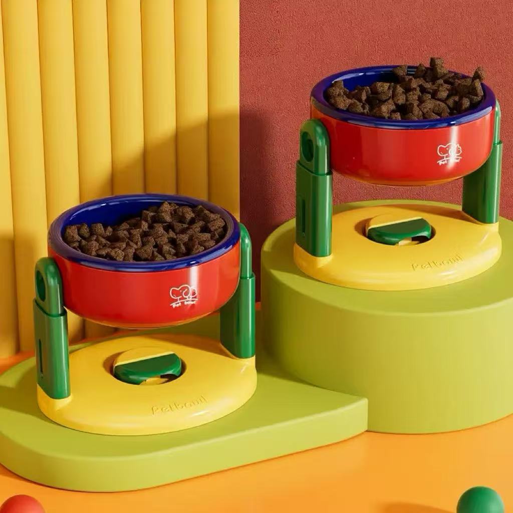 Adjustable pet bowl