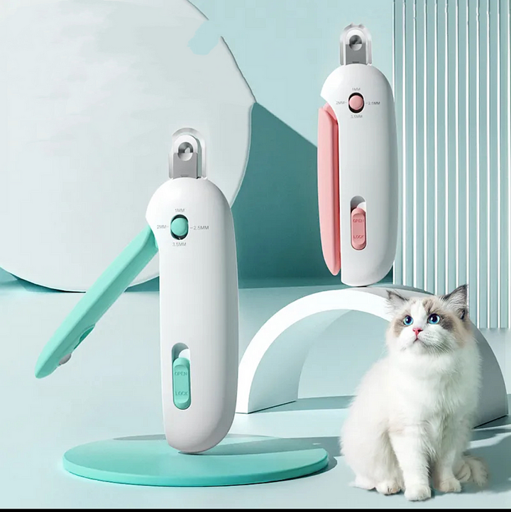 Professional pet nail clippers with adjustable aperture to avoid injuring your furry friend.