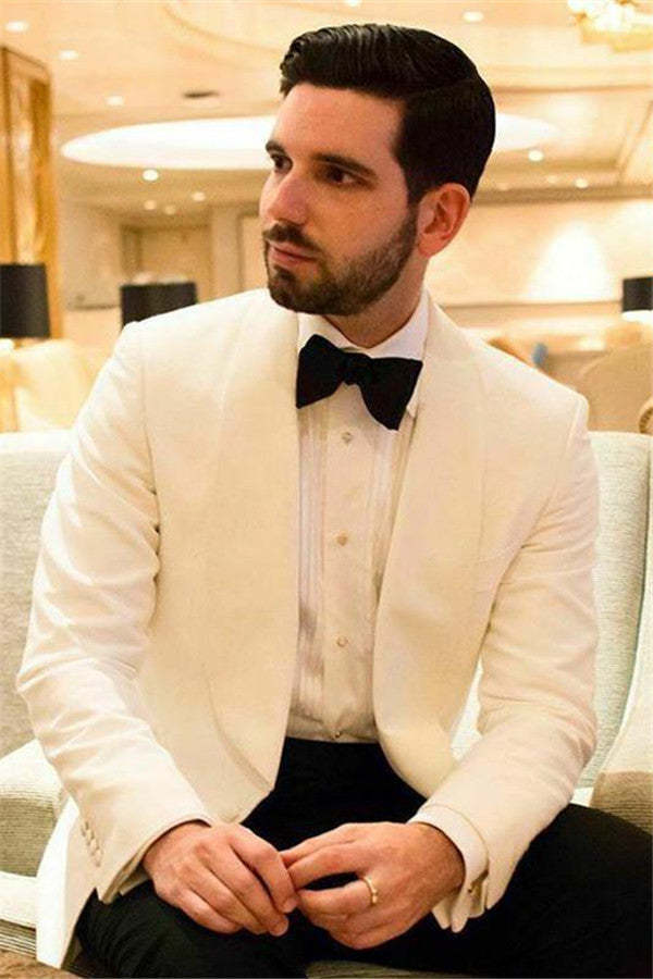 Chic White Shawl Lapel Men?��s Wedding Suit with One Button