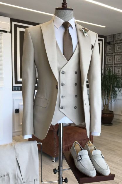 Elegant Light Khaki Three-Piece Blazer Suit with Peaked Lapel