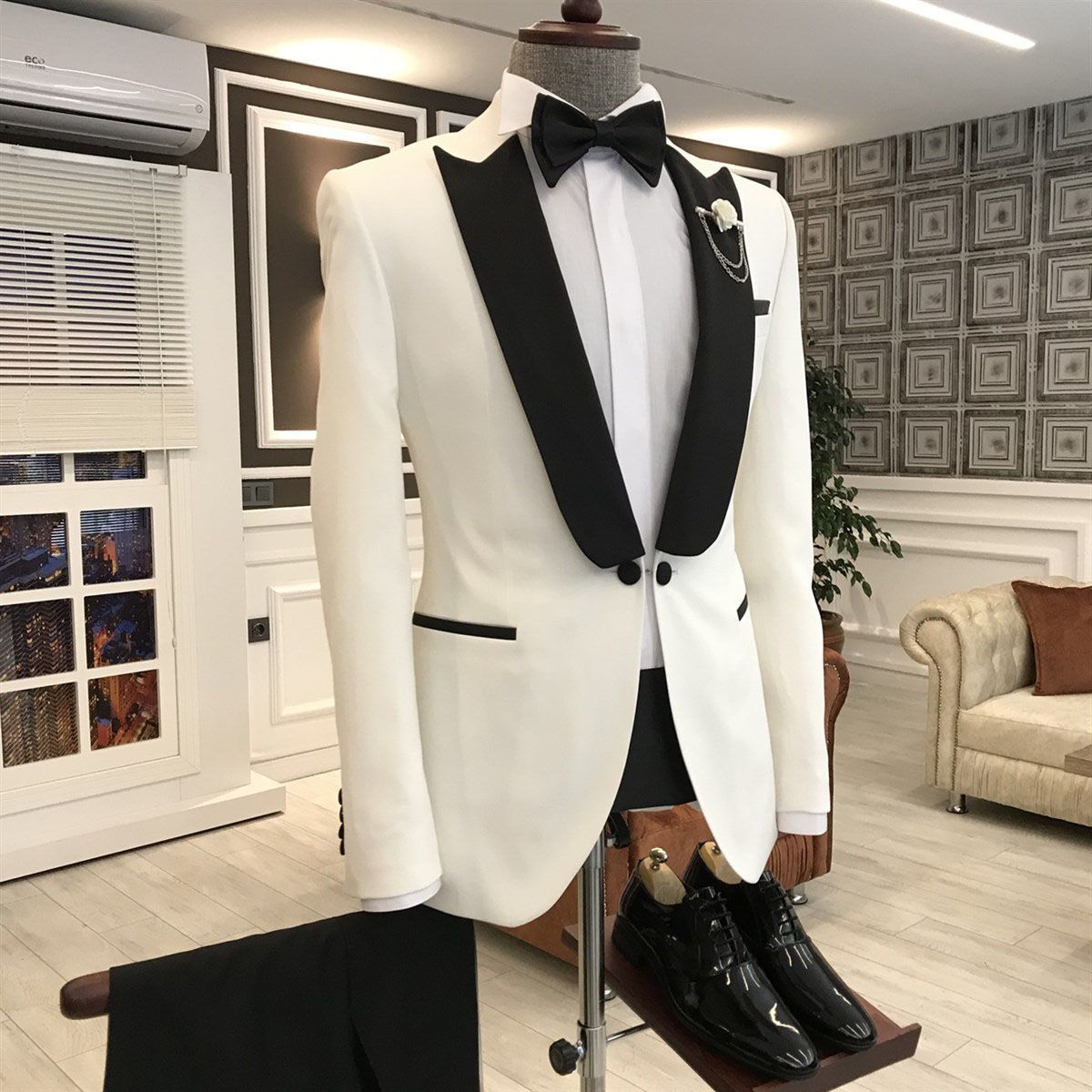 Elegant Mixed Black and White One-Button Evening Suit with Peaked Lapel