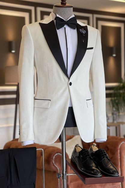 Fashionable Two-Piece White Reception Suit with Peaked Lapel