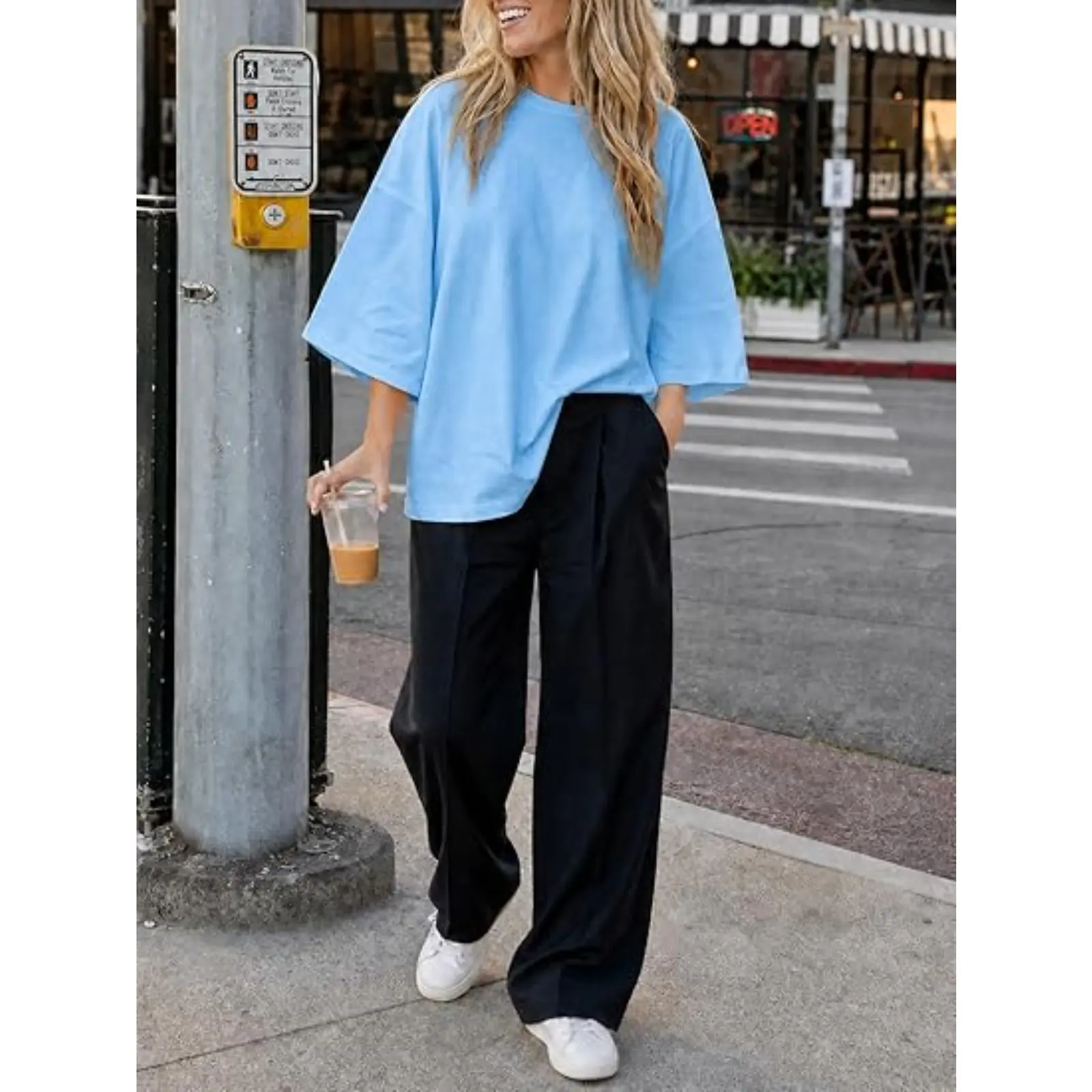 Women's oversized cotton t-shirt crewneck detail